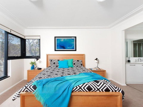 6 FLORENTINE 11 COLUMBIA CLOSE STUNNING UNIT WITH SENSATIONAL VIEWS - New South Wales Tourism  4