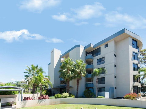 6 FLORENTINE 11 COLUMBIA CLOSE STUNNING UNIT WITH SENSATIONAL VIEWS - New South Wales Tourism  2