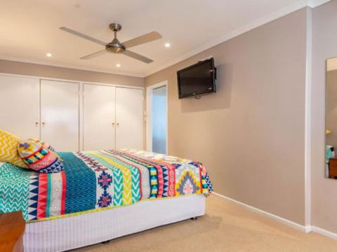 Dog Lovers Retreat Beachmere - New South Wales Tourism  6
