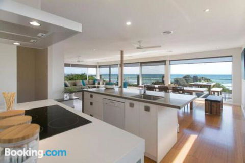 Anchor Beachfront Retreat - New South Wales Tourism  1