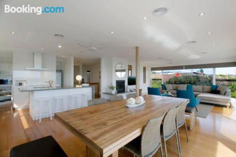 Anchor Beachfront Retreat - New South Wales Tourism  4