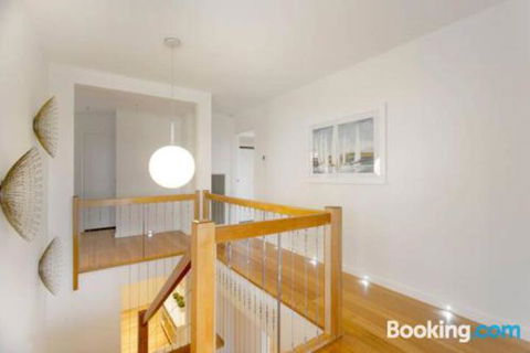 Anchor Beachfront Retreat - New South Wales Tourism  0