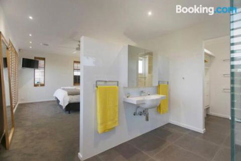 Anchor Beachfront Retreat - New South Wales Tourism  3