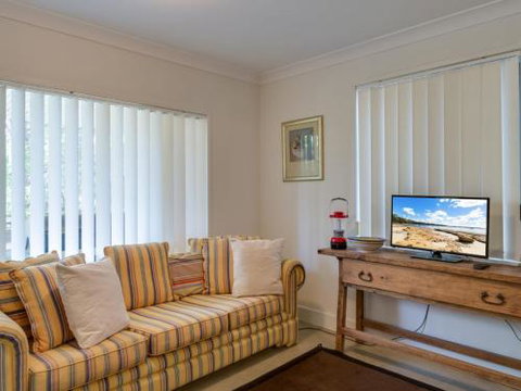 Kookaburra House At Vincentia 4pm Check Out Sundays - New South Wales Tourism  2