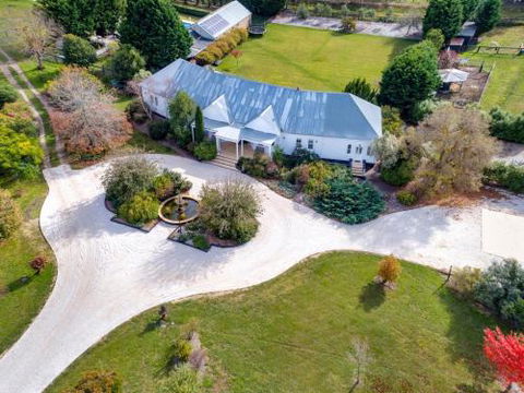 Wembley House Southern Highlands With 4pm Check Out Sunday - New South Wales Tourism  1