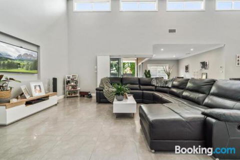 Wentworth Estate 5 Bedroom Luxury Home Sleeps 12 - New South Wales Tourism  3