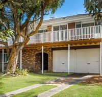 TREETOPS at WERRI BEACH Gerringong 4pm Check Out on Sundays