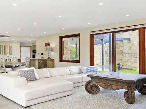 ALPINE LODGE Alpine Southern Highlands 4pm Check Out Sundays - New South Wales Tourism  5