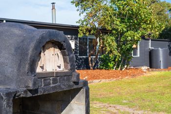 4 Bedroom Entertainer With Bungalow Next To Beach - New South Wales Tourism  1