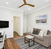 Two Bedroom Beachside Apartment CLOV4