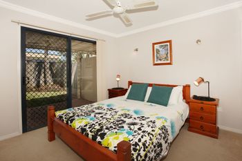 Oomoo 27a - New South Wales Tourism  3