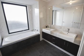 South Beach Pool Home - New South Wales Tourism  6