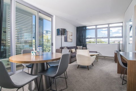 2bed Apartment! Modern Home For 4 At Chatswood - New South Wales Tourism  4