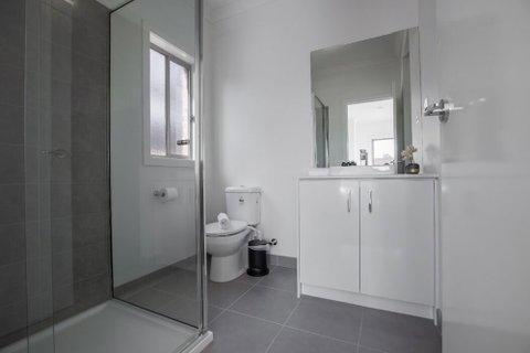 Big Family Fun@ 4 Bedrooms House In Point Cook - New South Wales Tourism  4