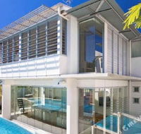 R  W Noosa Holidays 19 the Esplanade - New South Wales Tourism 