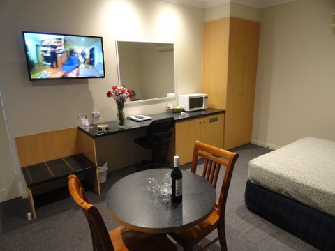 Victoria Lodge Motor Inn And Apartments - New South Wales Tourism  1