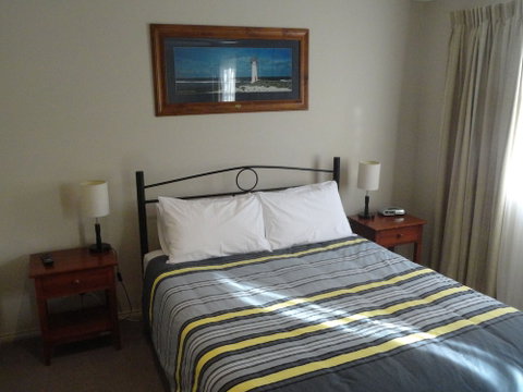 Victoria Lodge Motor Inn And Apartments - New South Wales Tourism  4
