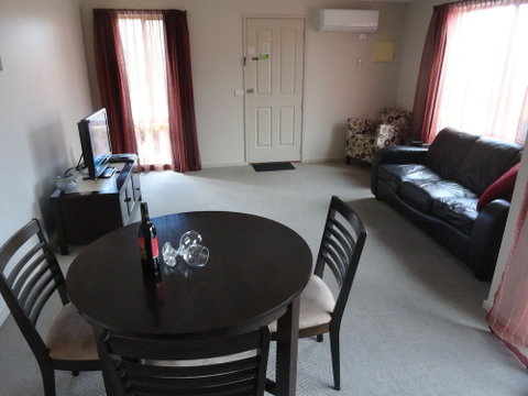 Victoria Lodge Motor Inn And Apartments - New South Wales Tourism  5