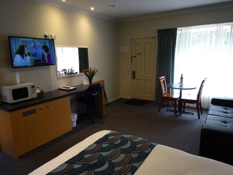 Victoria Lodge Motor Inn And Apartments - New South Wales Tourism  3