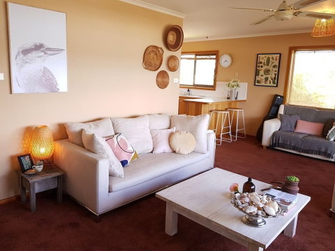 Beautiful Cottage, Ocean Views, Amazing Gardens, 12 Minute Walk To Beach - New South Wales Tourism  1