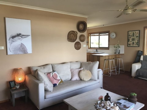 Beautiful Cottage, Ocean Views, Amazing Gardens, 12 Minute Walk To Beach - New South Wales Tourism  2
