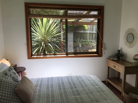 Beautiful Cottage, Ocean Views, Amazing Gardens, 12 Minute Walk To Beach - New South Wales Tourism  3