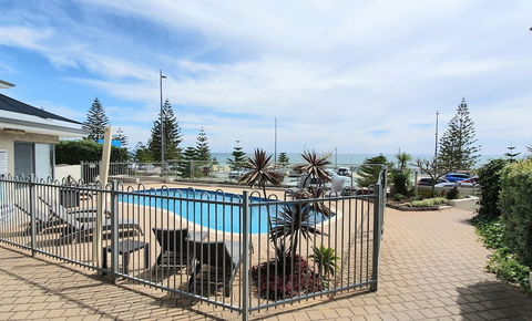 Scarborough Beach Front Resort Shell 13 - New South Wales Tourism  1