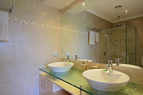 A Perfect Stay - 3 James Cook Apartments - New South Wales Tourism  4