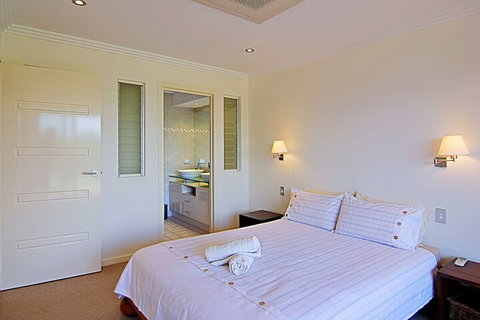 A Perfect Stay - 3 James Cook Apartments - New South Wales Tourism  2