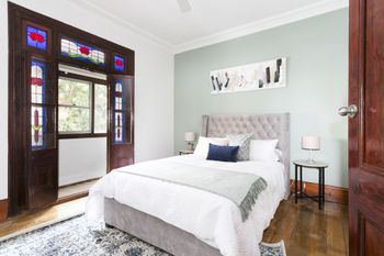 Spacious 3 Bedroom Minutes To CBD - New South Wales Tourism  2