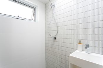 Spacious 3 Bedroom Minutes To CBD - New South Wales Tourism  1
