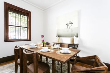 Spacious 3 Bedroom Minutes To CBD - New South Wales Tourism  3