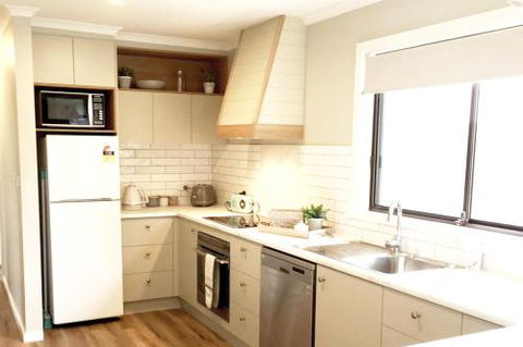 Charlottes Honor River & Golf Cottage - New South Wales Tourism  4