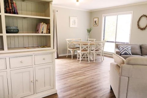 Charlottes Honor River & Golf Cottage - New South Wales Tourism  3