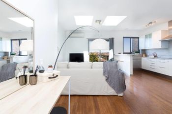 Beachside Apartment With Stunning Views & Parking - New South Wales Tourism  5