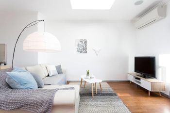 Beachside Apartment With Stunning Views & Parking - New South Wales Tourism  1