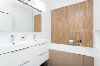 Beachside Apartment With Stunning Views & Parking - New South Wales Tourism  3