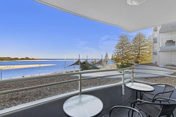 The Oak Room 106 - New South Wales Tourism  0