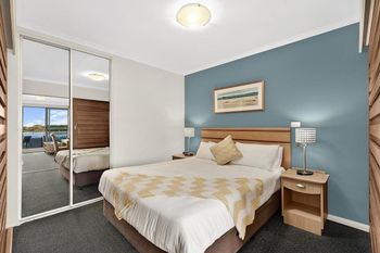 The Oak Room 106 - New South Wales Tourism  4