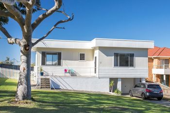 Toms Beach House - New South Wales Tourism  0