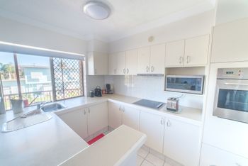 1 Bedroom Gold Coast Beachside Apt W AC + Parking - New South Wales Tourism  4