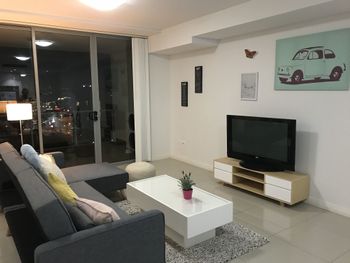 Chic & Cosy Apartment Near Airport & CBD - New South Wales Tourism  0