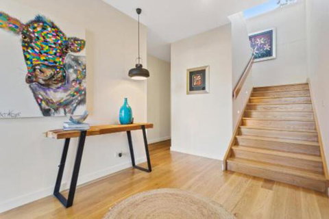 Azure Oasis - New South Wales Tourism  0