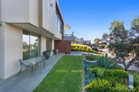 Azure Oasis - New South Wales Tourism  6