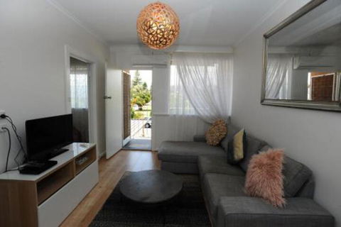 Glenelg Holiday Apartments The Broadway - New South Wales Tourism  0