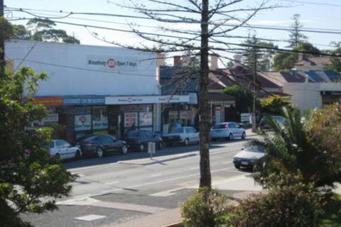 Glenelg Holiday Apartments The Broadway - New South Wales Tourism  2