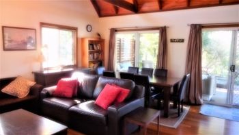 Kookaburra Cottage At Hat Head - New South Wales Tourism  2