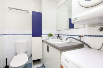 Stylish Inner City Apartment - New South Wales Tourism  5