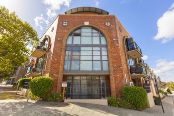 Stylish Inner City Apartment - New South Wales Tourism  1