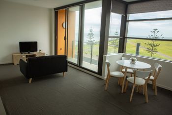 Watt Street 1 BR Apartment W Ocean Views - New South Wales Tourism  0